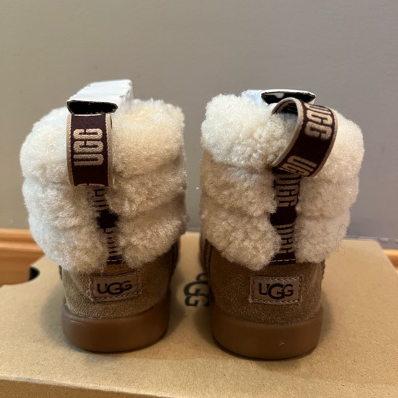 UGG Boots Size 8 - Picture 3 of 9